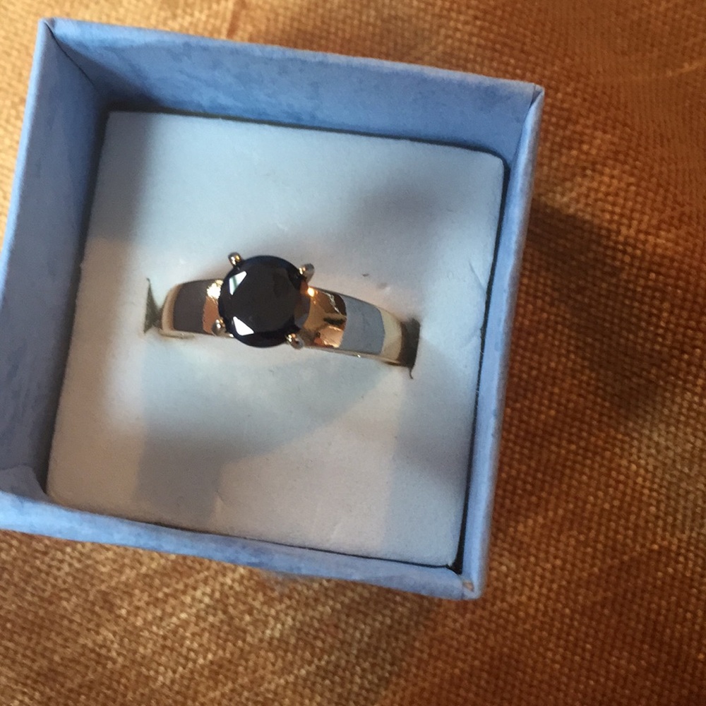 Re posh ónix ring size 9 I LOVE YOU ❤️ - Picture 2 of 2